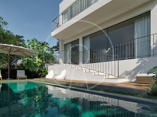 Villa independiente de 3 + 1 dormitorio con jardín y piscina