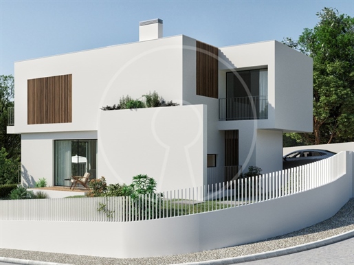 3+1 Bedroom detached villa with garden and swimming pool