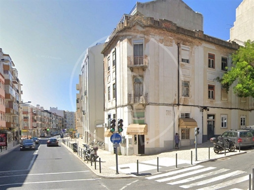 Appartement de 3 chambres à récupérer à São Domingos de Benfica, Lisbonne