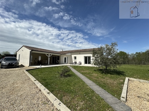 Single storey house with garden and garage
