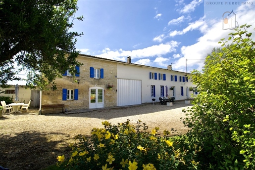 House and 4 gîtes, heated swimming pool