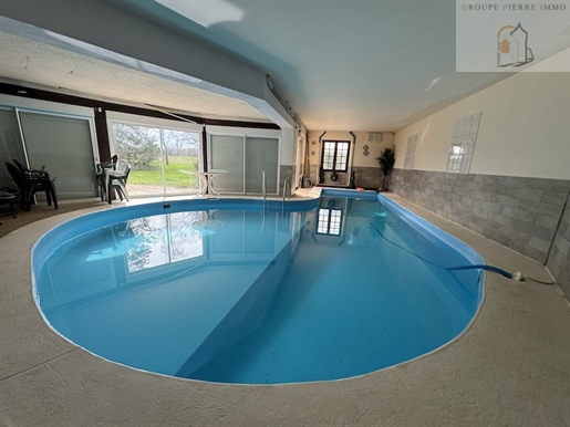 Belle maison spacieuse avec une piscine chauffée