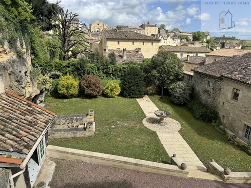 Beautiful house with garden located in Saint Emilion - medieval village