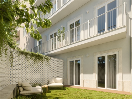 Elegant One-Bedroom Apartment with Terrace near Marquês de Pombal, Lisbon