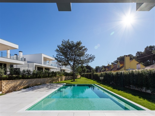Villa de 4 chambres à coucher dans copropriété privée avec piscine et jardin, à Alcabideche