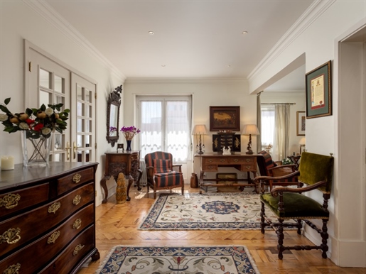 Excellent six bedroom apartment in one of Lisbon's most sought-after areas