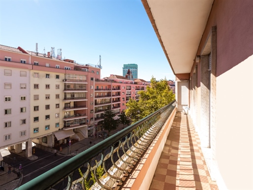 Excelente apartamento T6 numa das mais requisitadas zonas de Lisboa