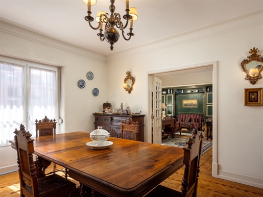 Excellent six bedroom apartment in one of Lisbon's most sought-after areas