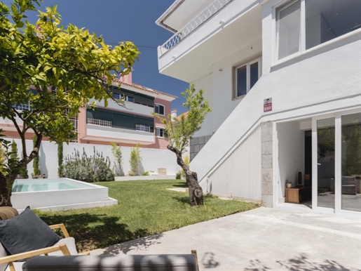 Villa de 5 chambres avec piscine, jardin et garage dans le centre de Linda-a-Velha