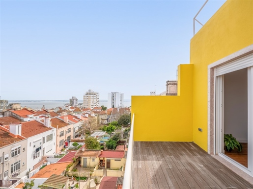 2-Bedroom apartment with balcony and view over the Tagus, Penha de França