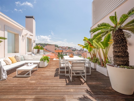 Penthouse with terrace and unbeatable panorama view over Tagus, Baixa