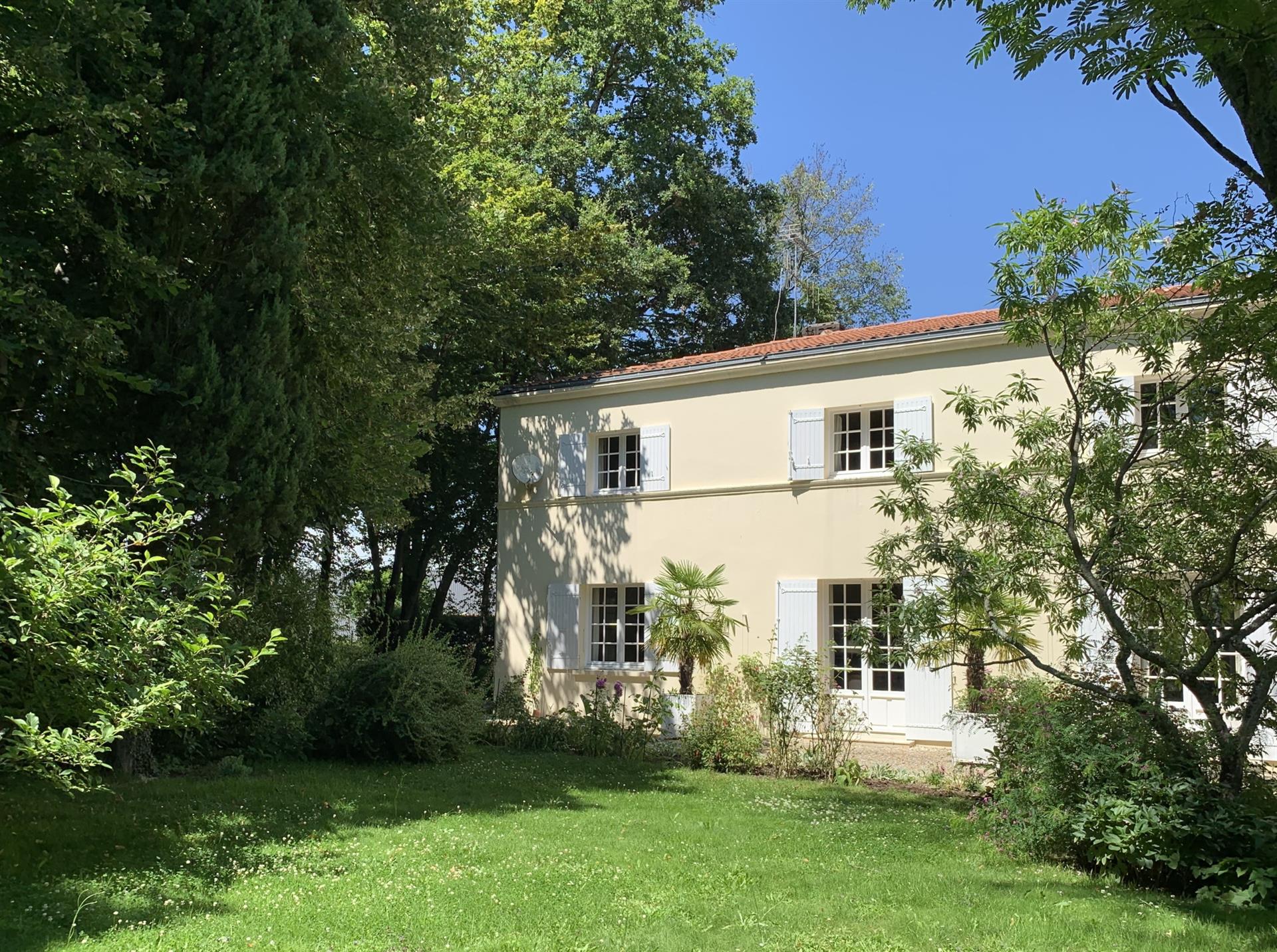 Beautiful Bourgeois House In Jonzac