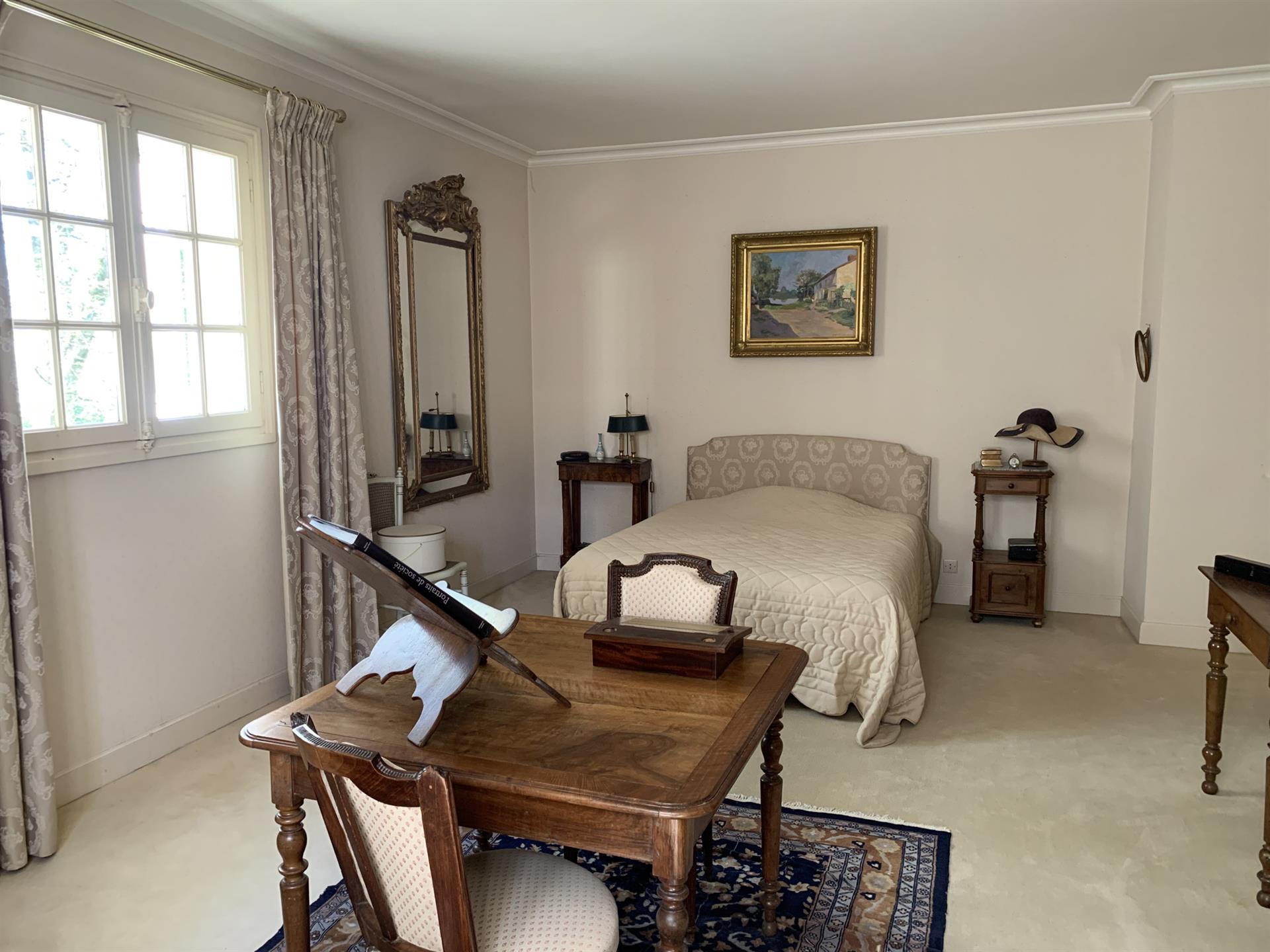Beautiful Bourgeois House In Jonzac