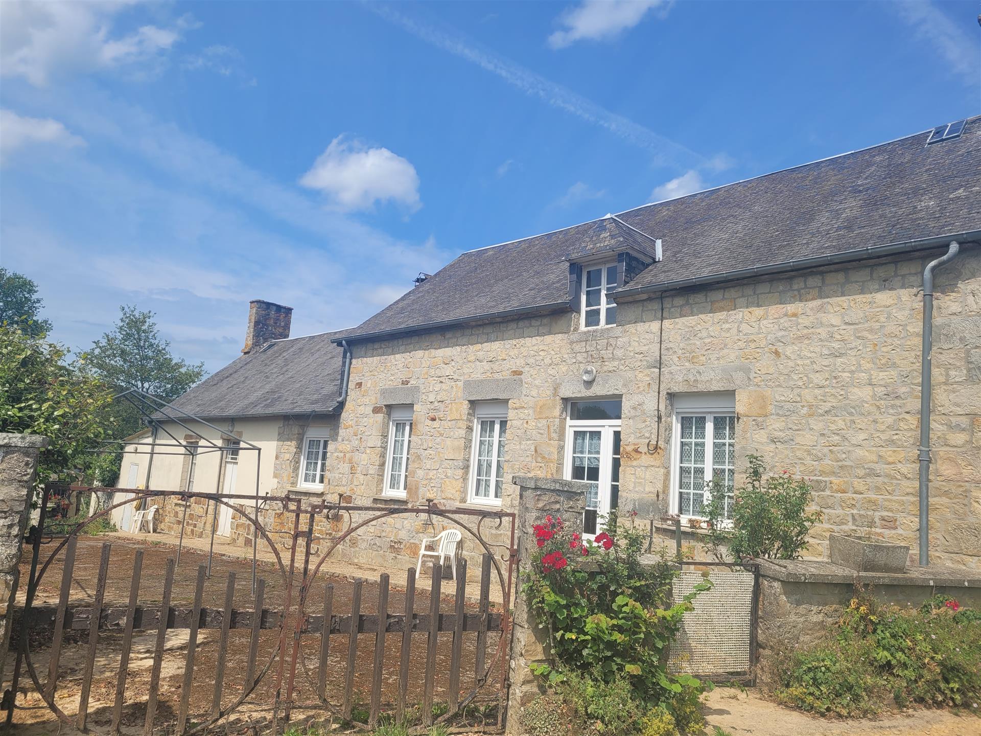 Taie D'Oreiller Cottage Fleurie – Crème Et Mauve – Dentelle – 100% Coton – Neuf Avec Étiquettes