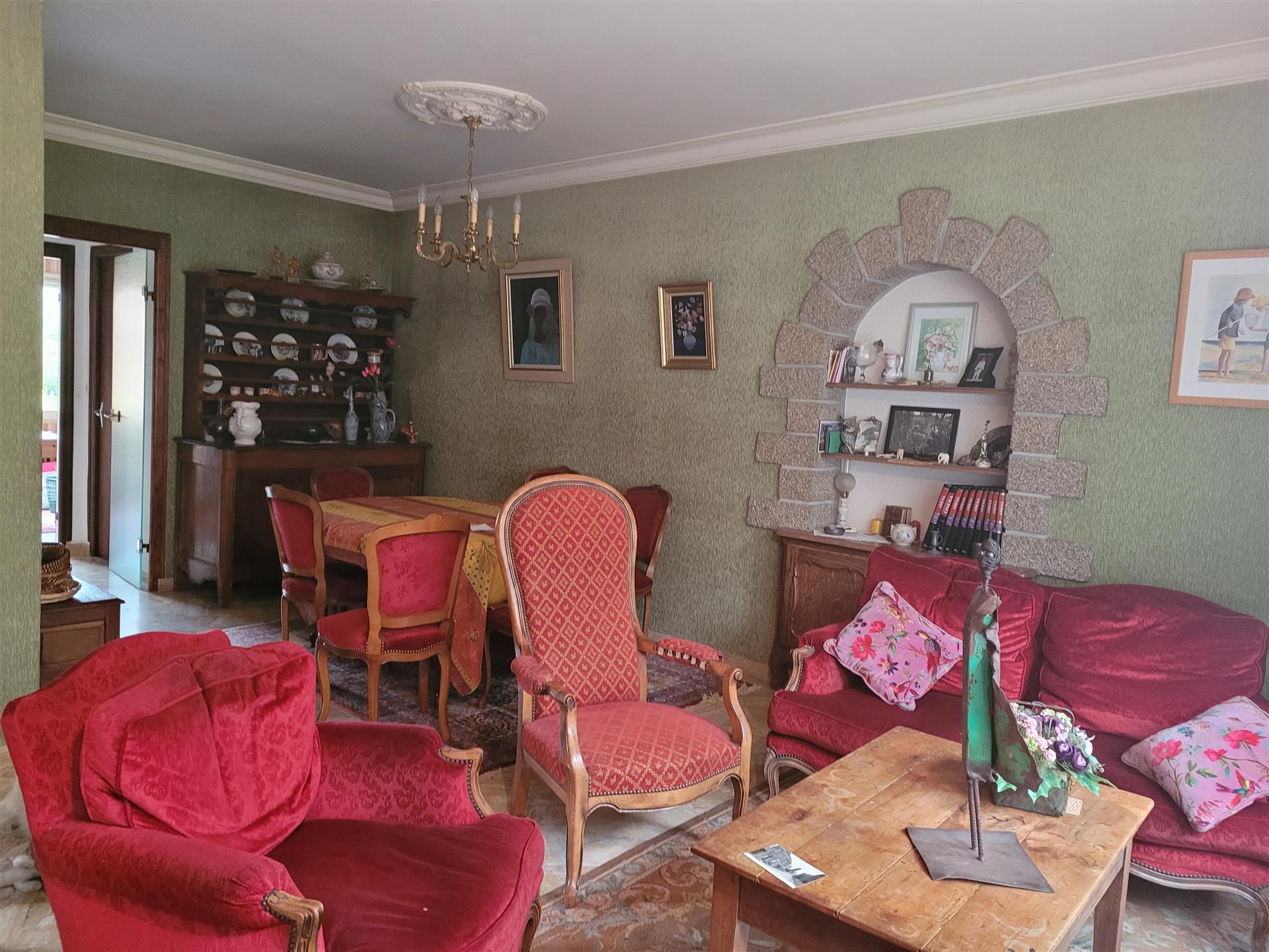 Village property with guest apartment, outbuildings 
