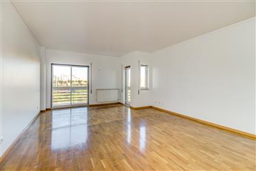 4 bedroom apartment with parking
