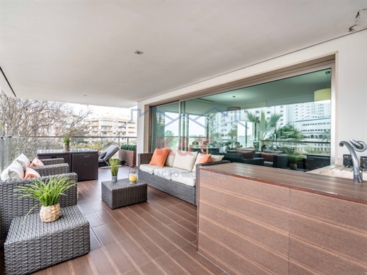 Luxuriöse 3-Zimmer-Wohnung mit Pool und Spa in Praia da Rocha