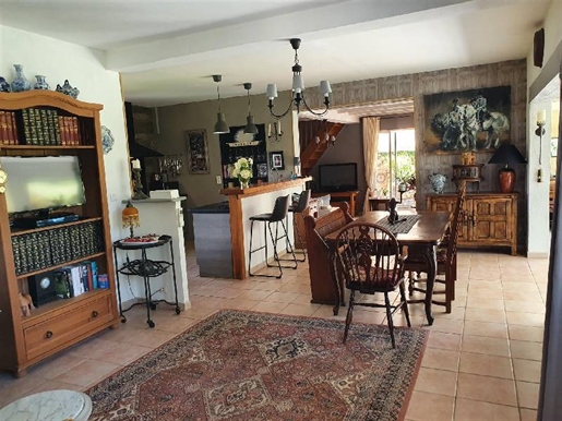 Property
Property with gîte located in a quiet environment just 10 minutes from Lalinde.