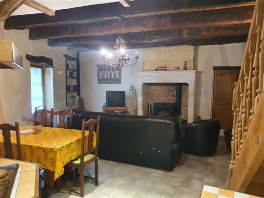 House
5 minutes from Lalinde, located in the center of a charming village, house offering 3 bedroo