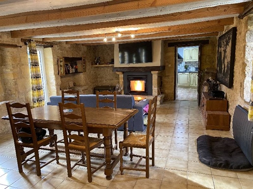 House
Located in a quiet environment, Perigord house without any work to be expected offering