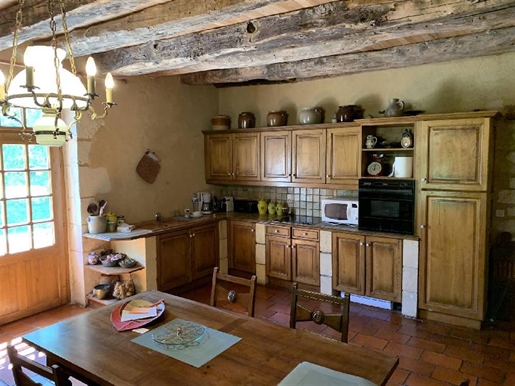 Property
Beautiful stone complex in Ste Foy de Longas: a 3 bedroom main house, very close to the