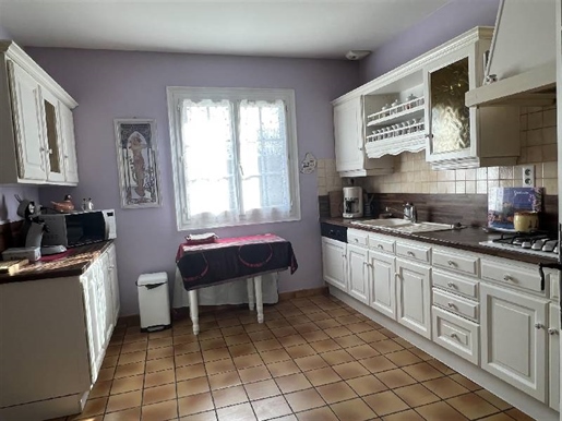 House
House located in the center of Lalinde, within walking distance of all amenities offering