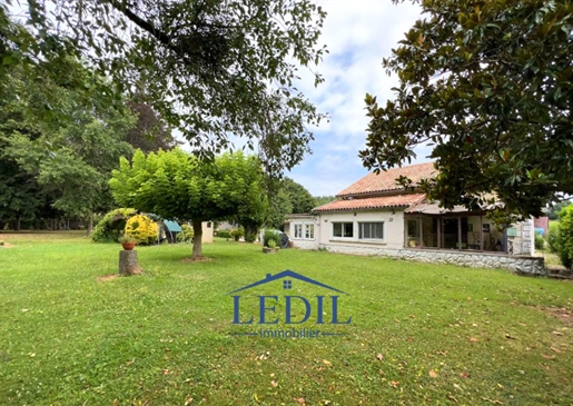3 bedroom house on wooded park of 4100 m²