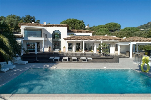 Moderne Villa mit Meerblick in Grimaud zu verkaufen