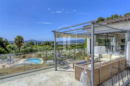 Provençal villa with panoramic sea view for sale in Grimaud