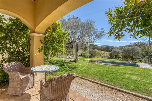 Magnificent Provençal villa for sale in Grimaud