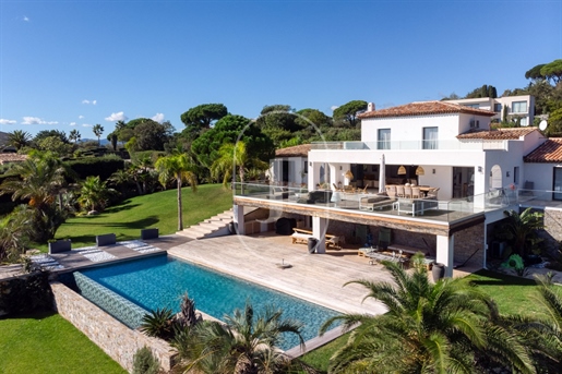 Sea-View villa for sale in Grimaud