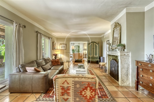 Provençal bastide with guest cottage for sale near Flayosc