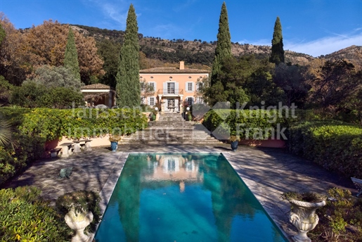 Provencal Bastide with pool for sale in La Garde Freinet