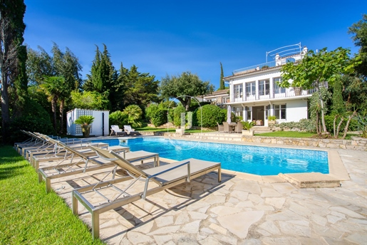 Bright Belle Epoque-style villa for sale in Grimaud