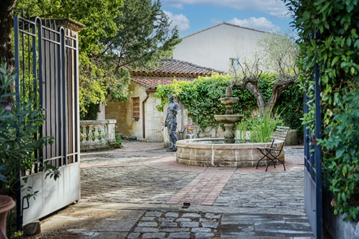 Charmante Villa mit Schwimmbecken nahe dem Dorf Grimaud zum Verk