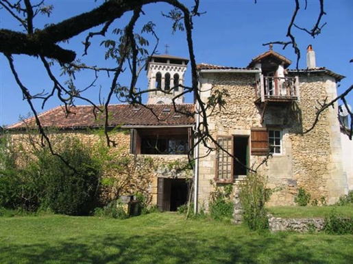 Dordogne 15th century house, three bedrooms, stone and beams, Bourdeilles, Creyssac