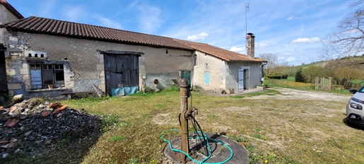 A vendre maison Dordogne ancienne ferme a restauré avec grange et dépendances proche Riberac