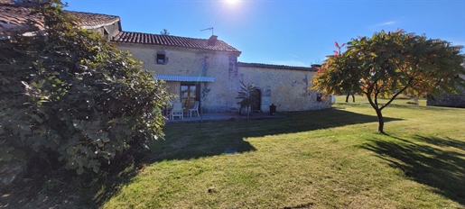 Dordogne house for sale, 3 or 4 bedrooms, barn 150 m2, land 2000 m2