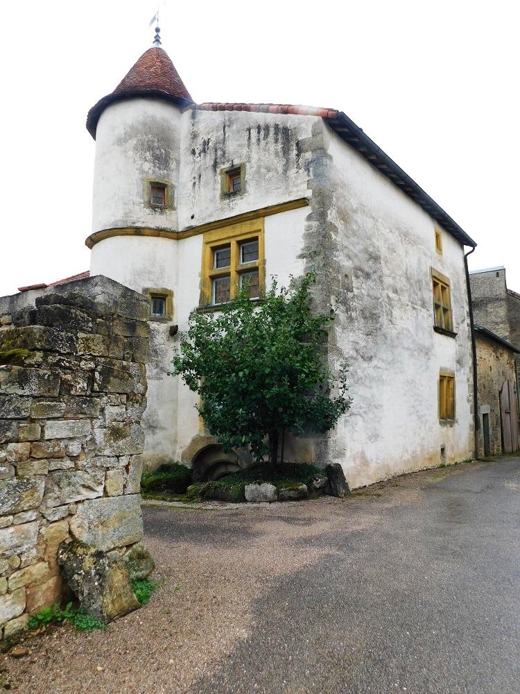 Early 16th century mansion classified as a Historic Monument - €120,000