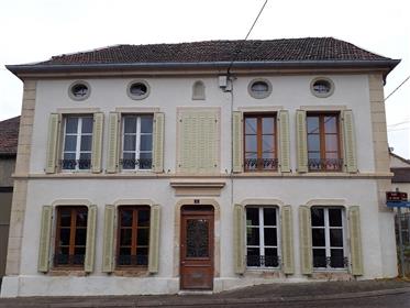 Bright and comfortable character house restored with care - 145 000€