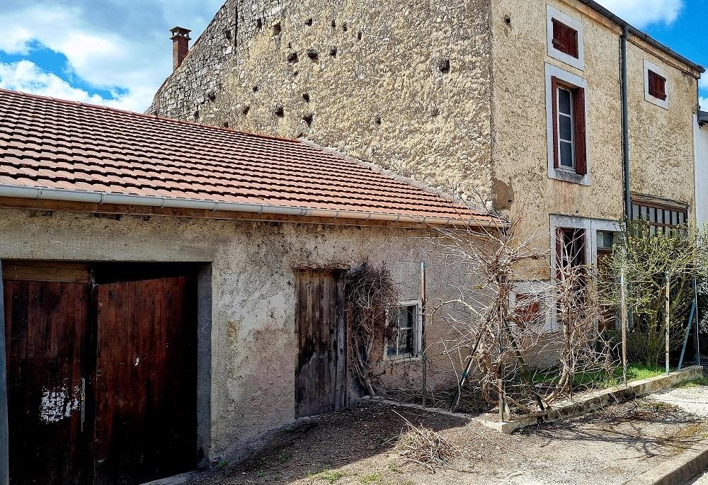 Deux anciennes maisons vigneronnes avec dépendances et un grand jardin ouvert sur la campa