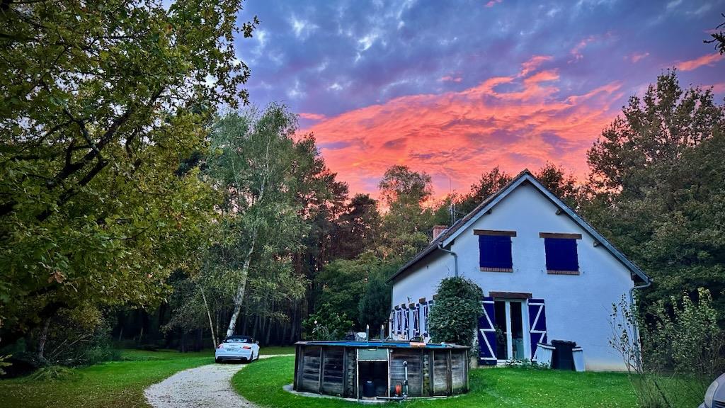Beautiful family property 7 rooms – 150 m² of living space – Land 6,342 m² with pond & swimming pool