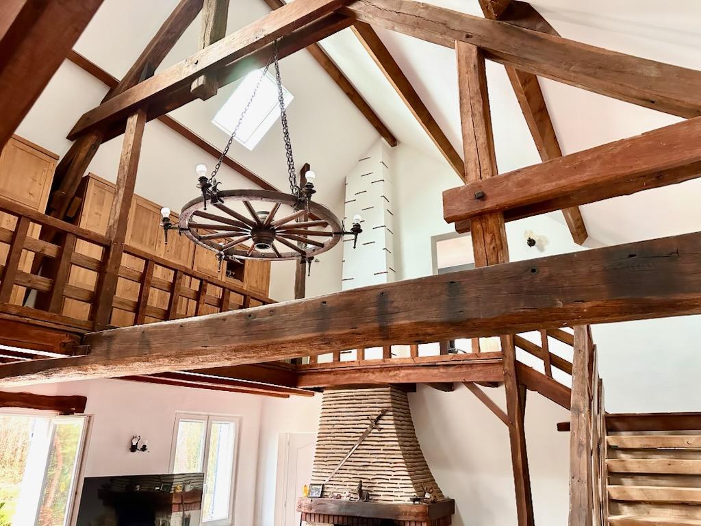 Beautiful family property 7 rooms – 150 m² of living space – Land 6,342 m² with pond & swimming pool