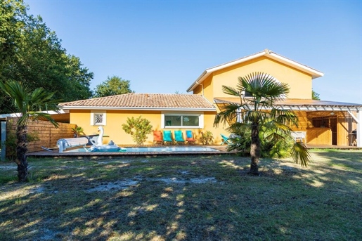 8Km from Hourtin and its beaches, 5-room villa 154 m²