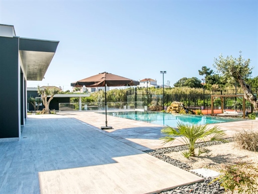 Moradia T4 com jardim, piscina e sauna perto da Ericeira