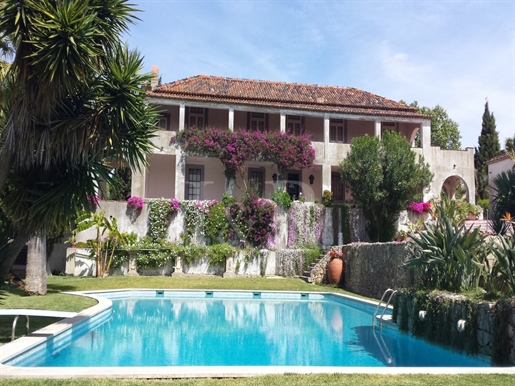 Manor house with chapel and swimming pool in 18th century farmhouse in Almada