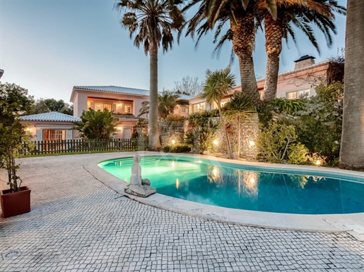 Luxury property with 5-bedroom villa and pool near Estoril