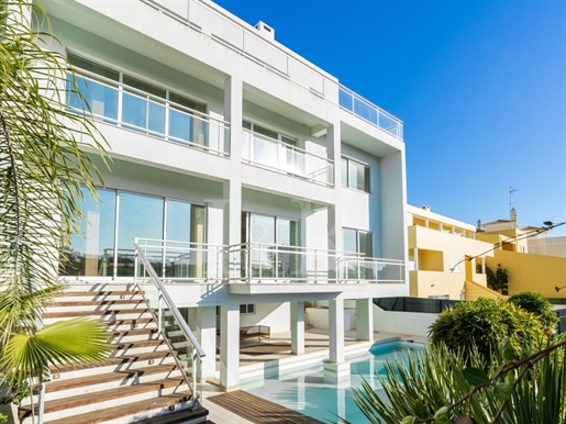 Luxury 5-bedroom villa with swimming pool in Albufeira, Algarve