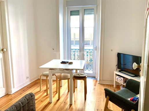 Renovated 5-bedroom apartment in Arroios, Lisbon