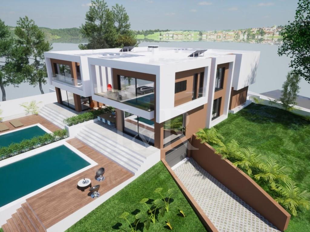 Luxury 4-bedroom villa with swimming pool near the beach in Troia